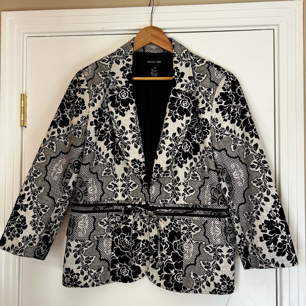 Focus 2000 Black and White Floral Blazer